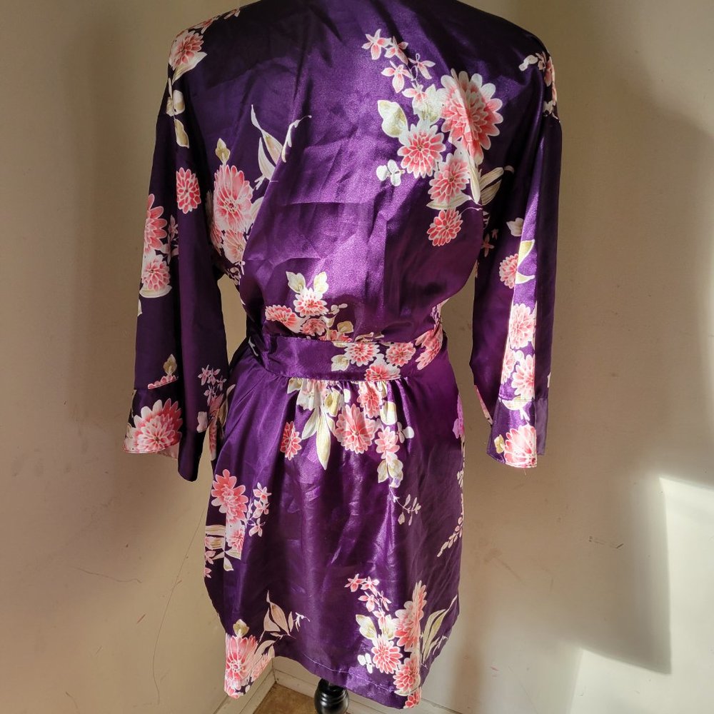 Morgan Taylor Intimates Satin Robe - Picture 2 of 4